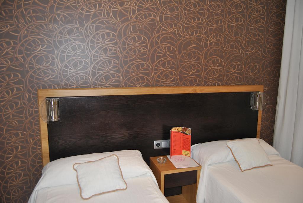 Fuente De La Magdalena Hotel Santa Amalia Room photo